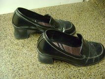 Ladies Size 8 1/2 Comfy Stacked Heel Shoes By "Predictions" in Baytown, Texas
